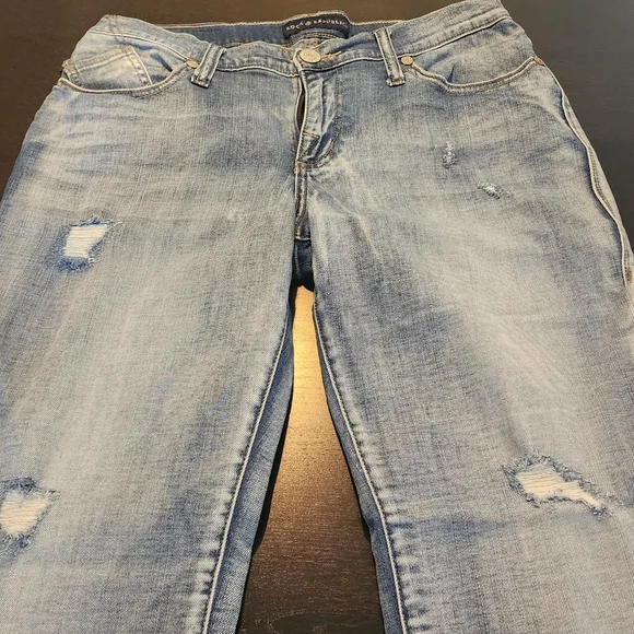 WOMEN'S ROCK & REPUBLIC DISTRESSED DENIM JEANS SIZE 10- EXCELLENT USED CONDITION - Picture 3 of 6